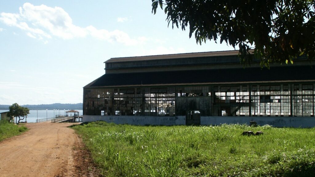 Essa cidade abandonada no meio da Amazônia guarda um segredo da indústria americana