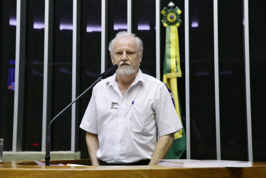 Stedile, do MST, põe em dúvida resultado da eleição no Equador