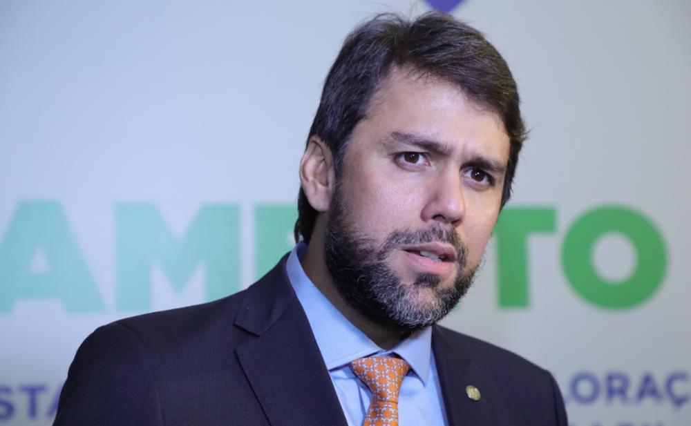 Dino manda PF investigar líder do União Brasil por desvio de emendas parlamentares