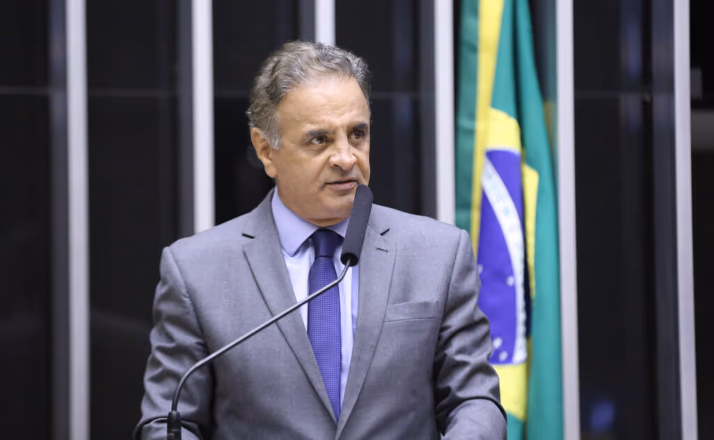 “Só assumirei uma candidatura no momento em que ela for viável”, diz Aécio Neves