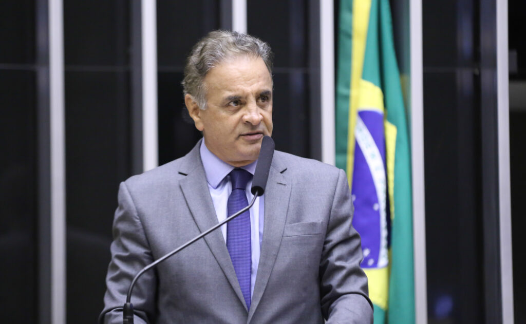 “Só assumirei uma candidatura no momento em que ela for viável”, diz Aécio Neves