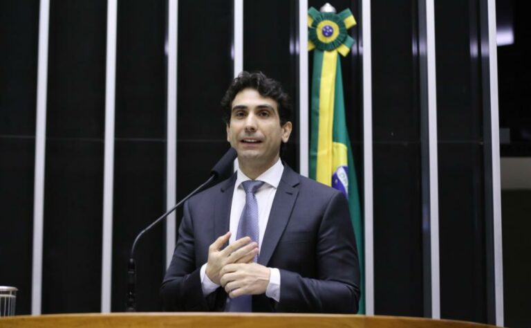 Galípolo justifica alta de juros, mas omite responsabilidade de Lula