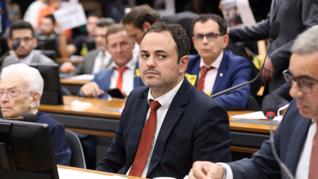 Glauber Braga apresenta recurso à CCJ contra cassação do mandato