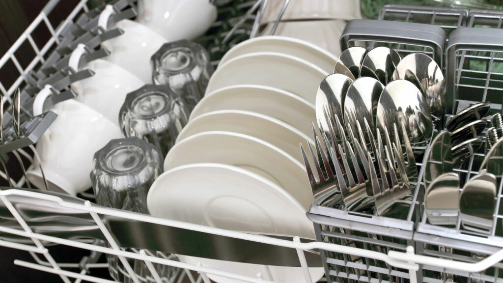 Vale a pena ter uma lava-louças? Veja o custo mensal