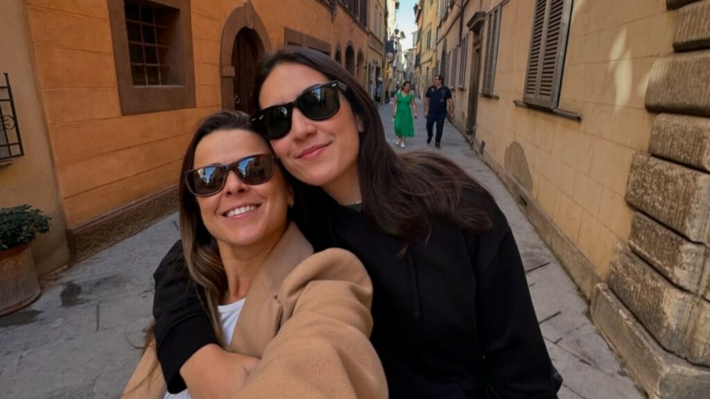 Apresentadora da ESPN surpreende namorada com pedido de casamento
