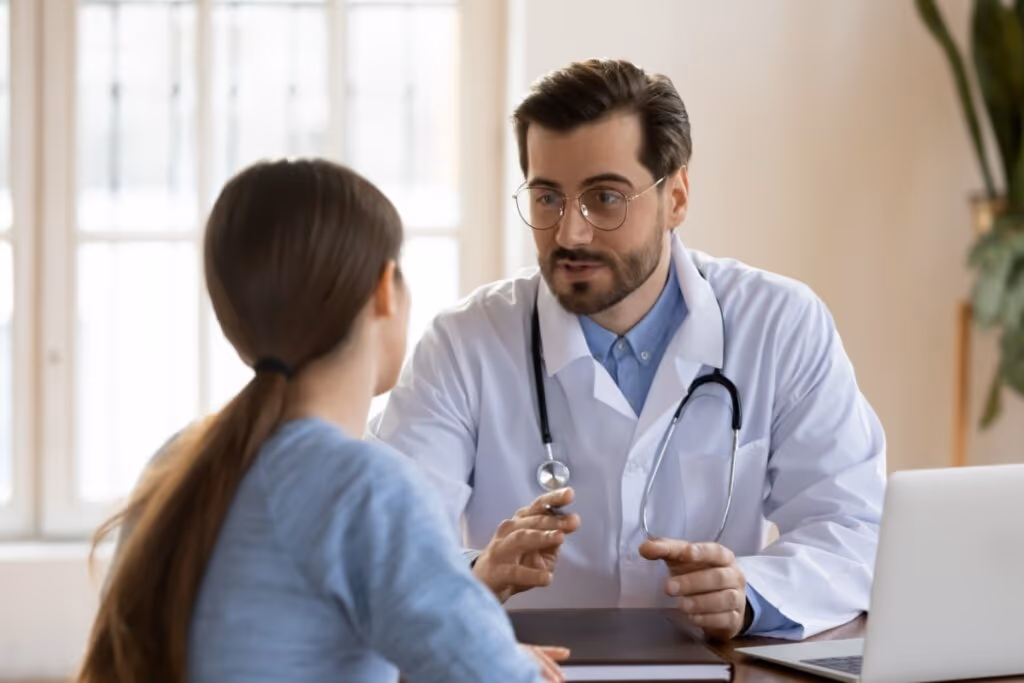 Entenda os perigos do uso de antibióticos sem prescrição médica