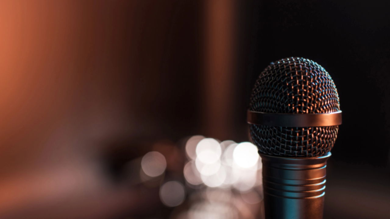 Cantor é procurado por agredir brutalmente a namorada