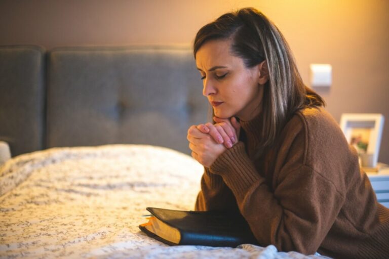 4 orações de conforto para momentos de luto 