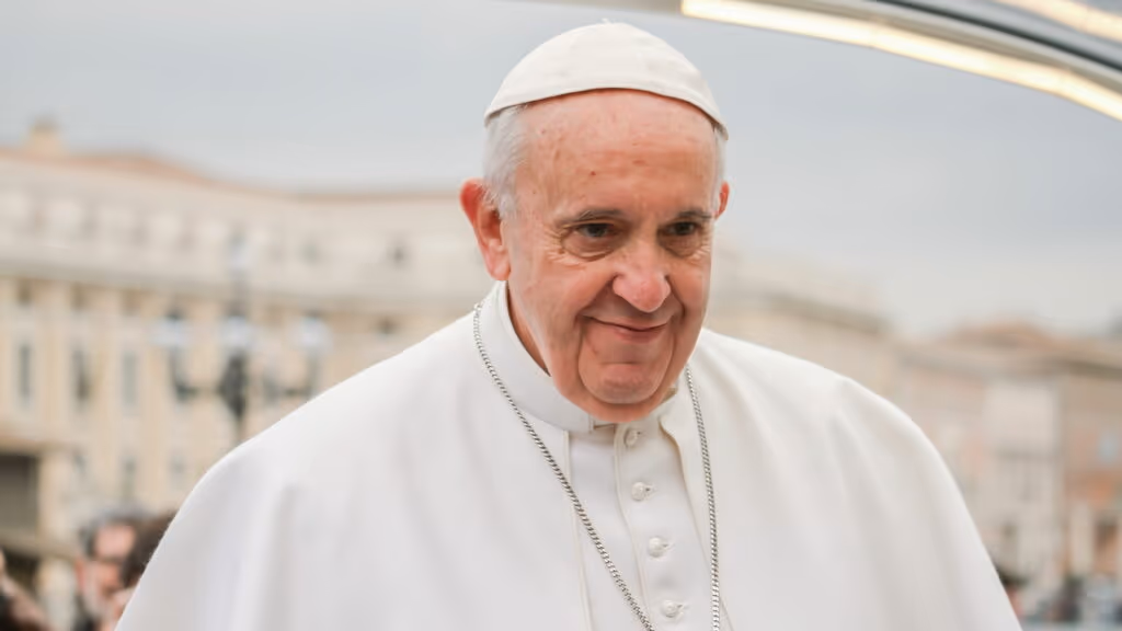 Papa Francisco faz aparição em devoção à Virgem Maria