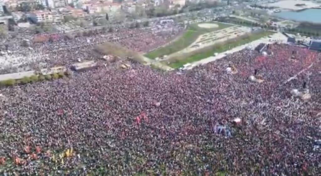 Turquia: protestos contra Erdogan continuarão