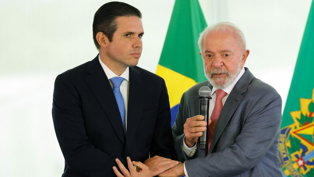 Lula deve se reunir com presidente e líderes da Câmara em abril