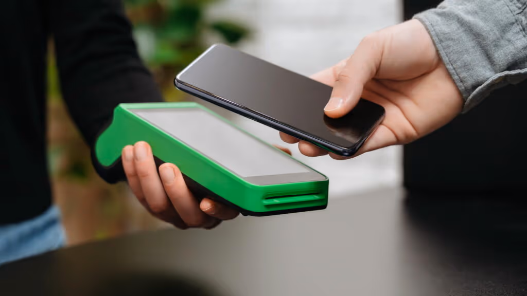 Achamos 6 celulares baratinhos com NFC que parecem de luxo