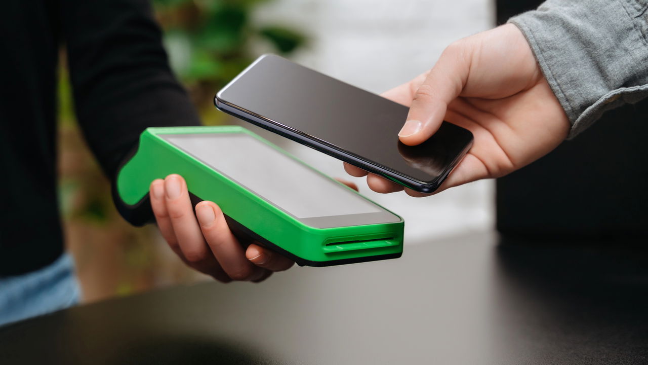 Achamos 6 celulares baratinhos com NFC que parecem de luxo