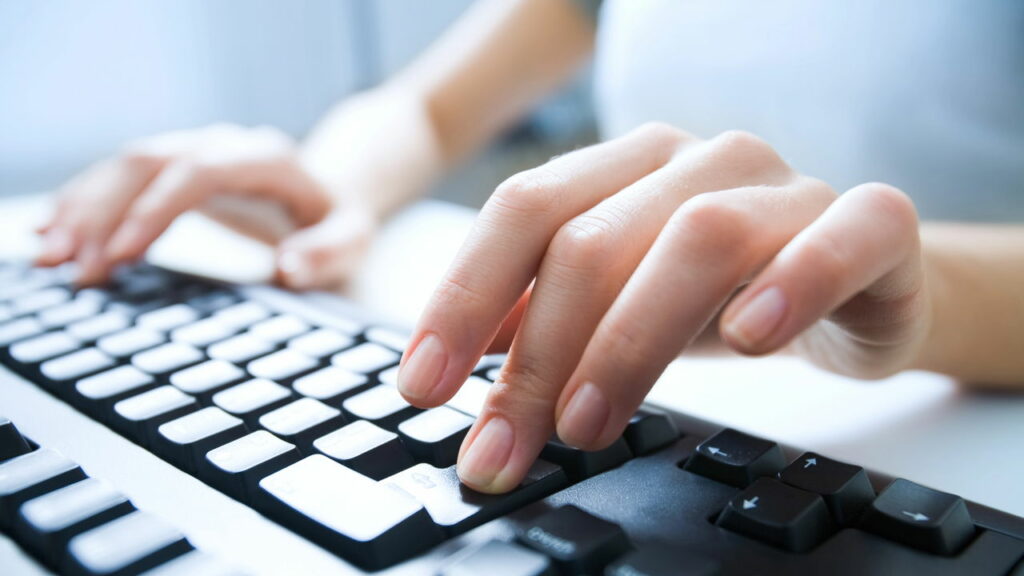 Os padrões de teclado não seguem padrões que conhecemos - Créditos: depositphotos.com / pressmaster