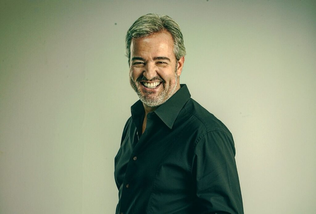 Record demite diretor que contratou Xuxa Meneghel