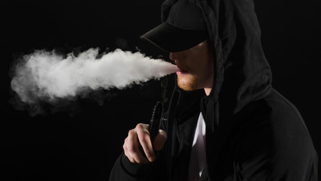 Vaping não está diminuindo o hábito de fumar dos joves, veja análise