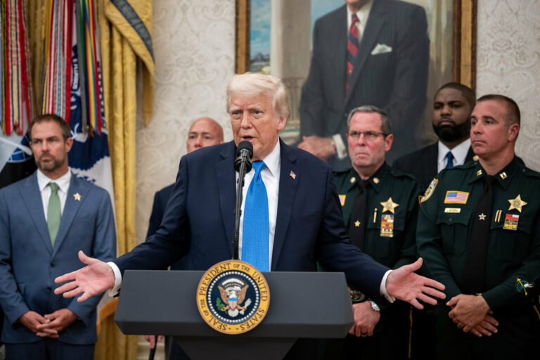 Trump pressiona Senado a aprovar megaprojeto fiscal até 4 de julho