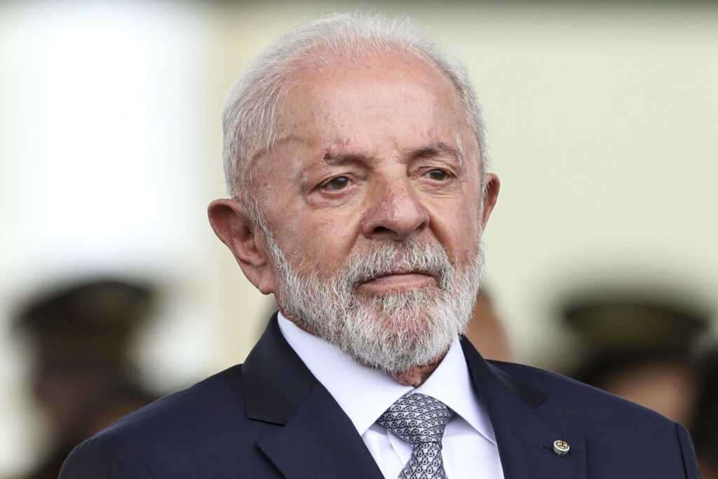 Lula critica governo Trump por possíveis sanções a Moraes