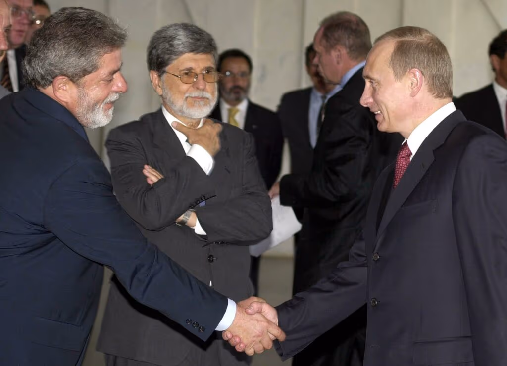 Crusoé: Celso Amorim também vai lamber as botas de Putin