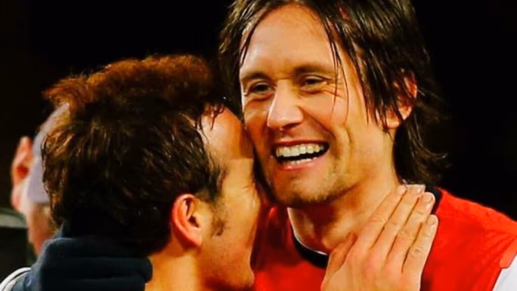 Astro do Arsenal Tomas Rosicky é internado com diagnóstico grave