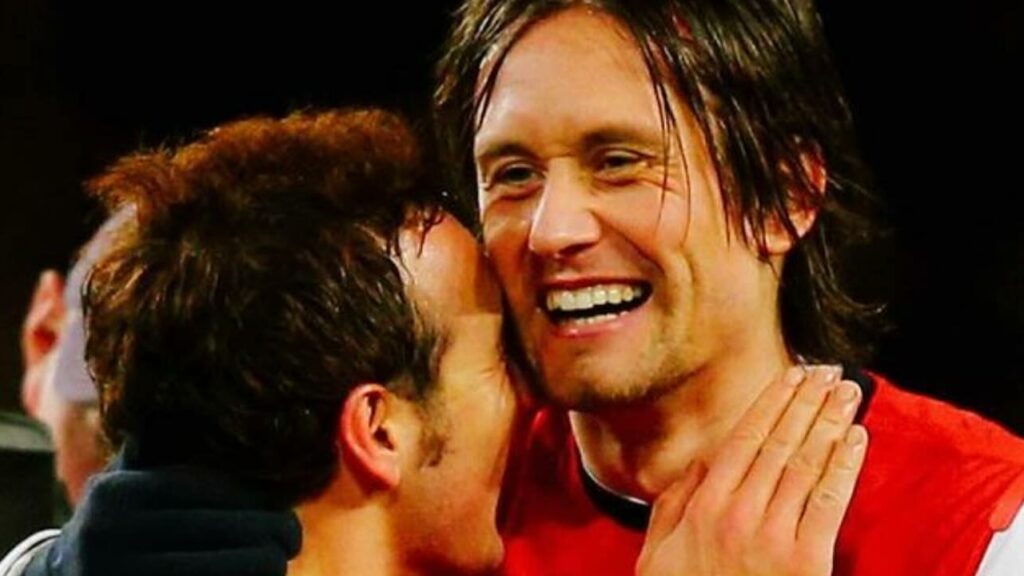 Astro do Arsenal Tomas Rosicky é internado com diagnóstico grave