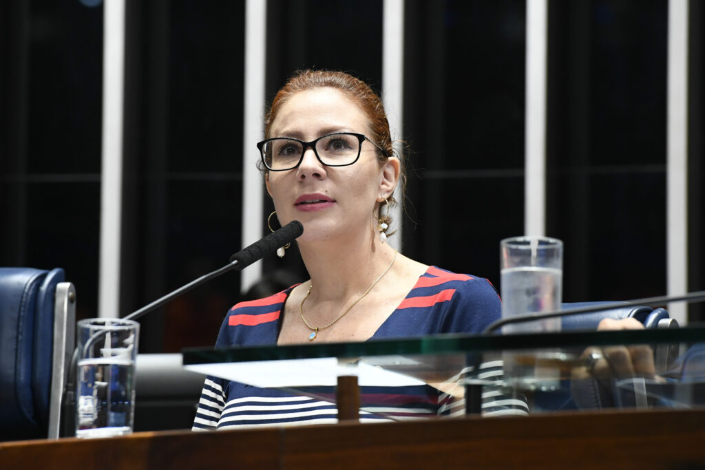 CCJ da Câmara rejeita parecer contra cassação do mandato de Zambelli
