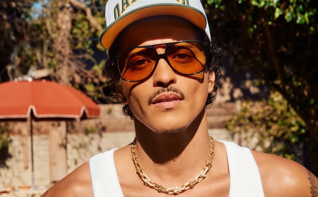 Bruno Mars marca mais um bilhão em seu histórico