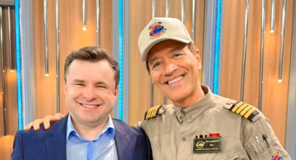 Datena leva Comandante Hamilton embora do SBT