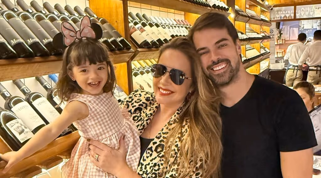 Renata Domínguez comemora a saída da filha da UTI