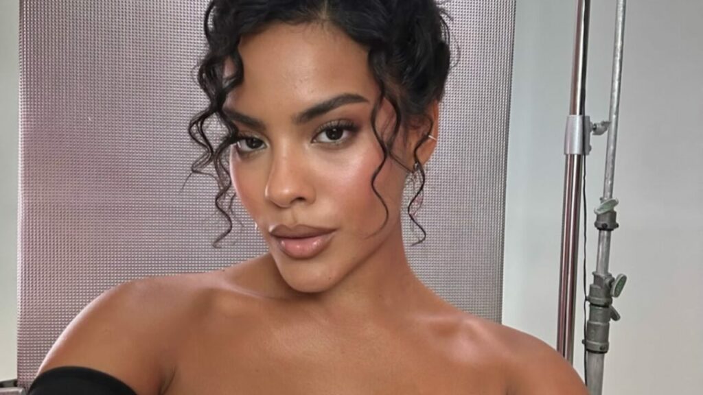 Bella Campos surpreende ao aparecer com “barriga de grávida”
