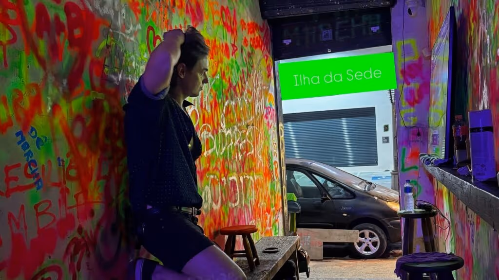 Ex-ator da Globo impressiona ao vender bebida em show da Lady Gaga