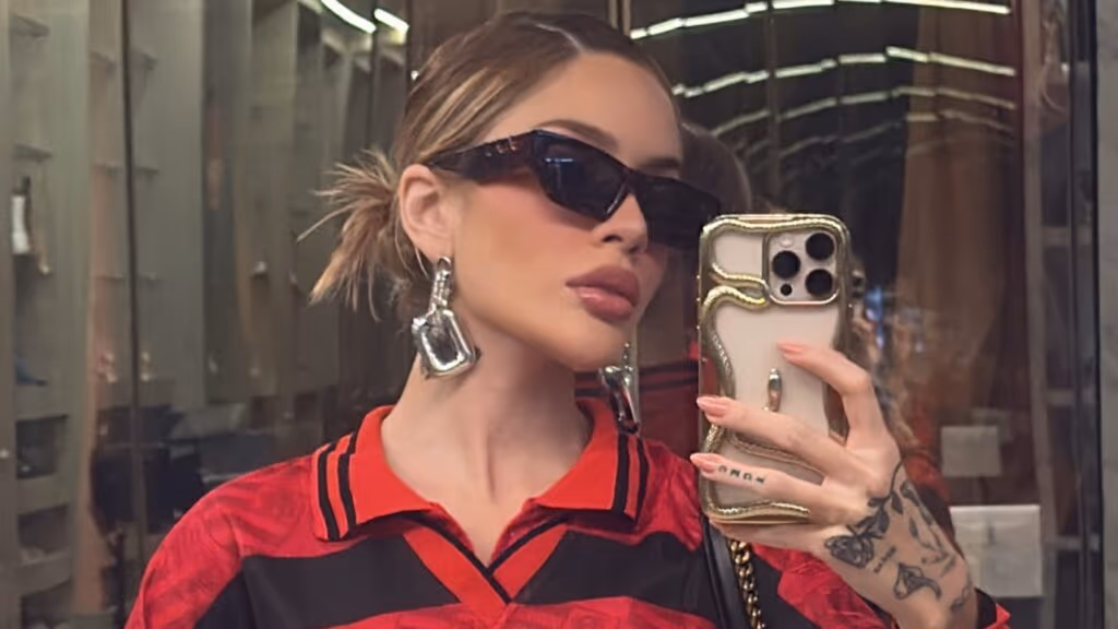 Karoline Lima choca ao mostrar os pés no Instagram