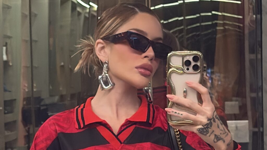 Karoline Lima choca ao mostrar os pés no Instagram