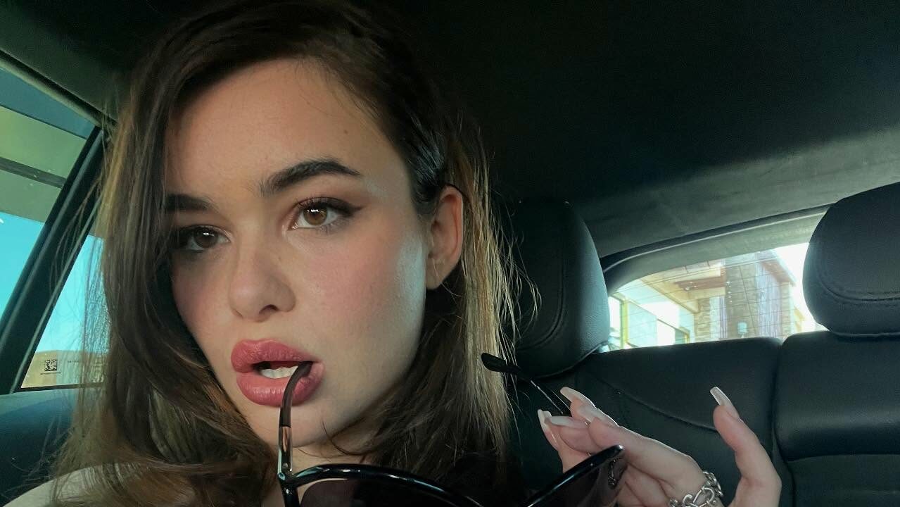 Celebridades buscam divulgação através do fanatismo brasileiro