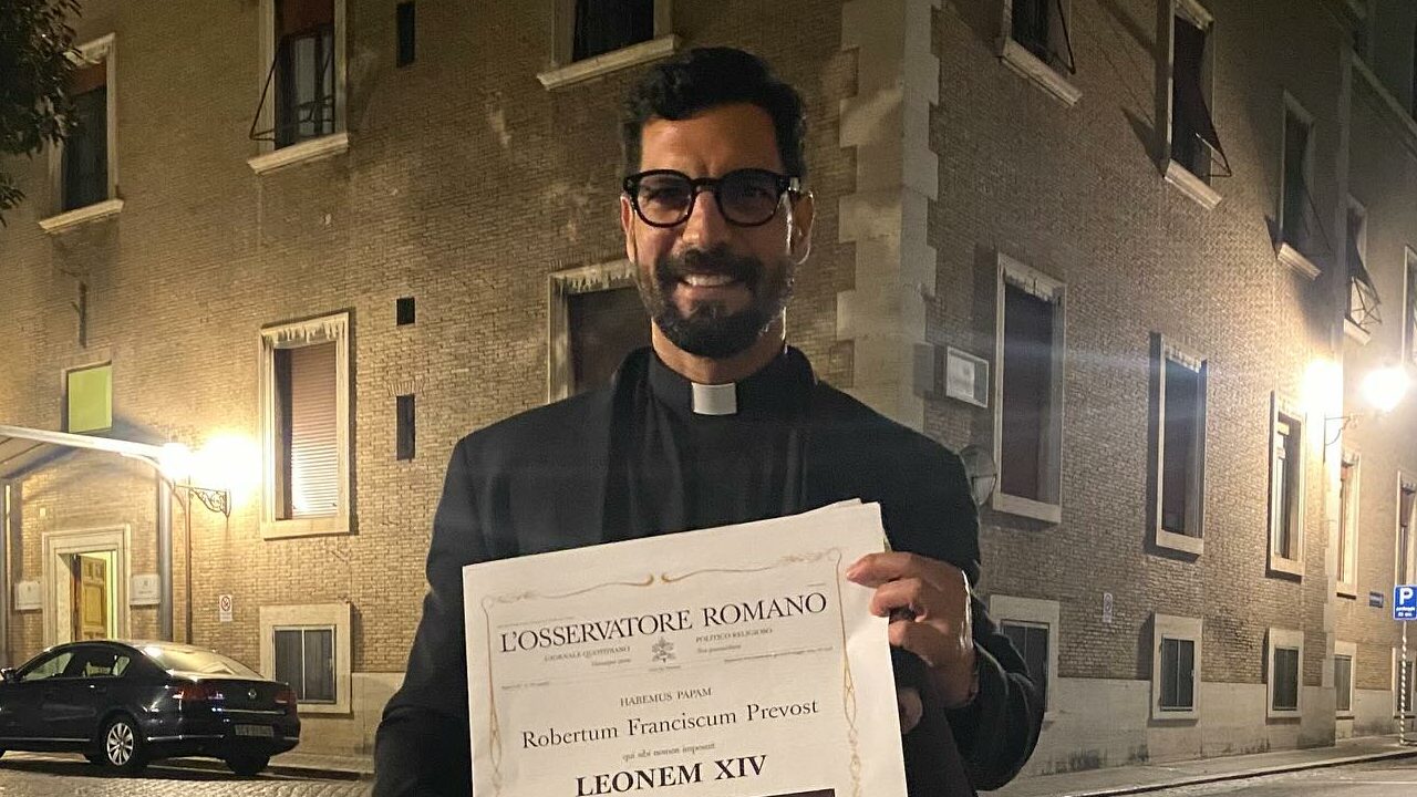 Padre brasileiro viraliza por ser bonito demais