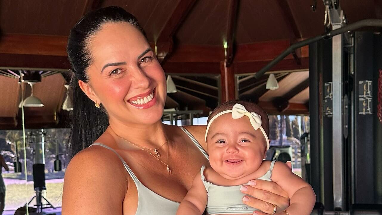 Graciele Lacerda leva filha para Vitória em sua 1ª viagem