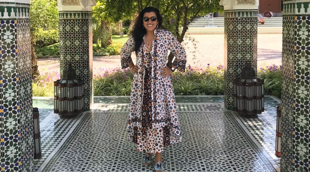 Regina Casé encanta com férias na África