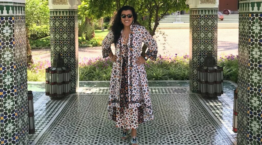 Regina Casé encanta com férias na África