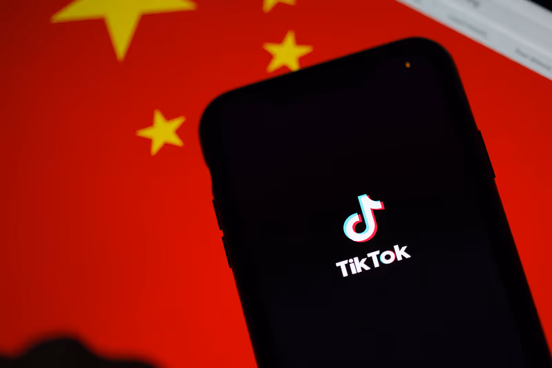 Crusoé: TikTok é multado por vazar dados de europeus à China