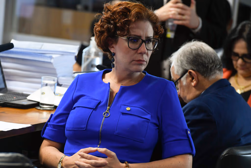 CCJ da Câmara aprova cassação do mandato de Carla Zambelli