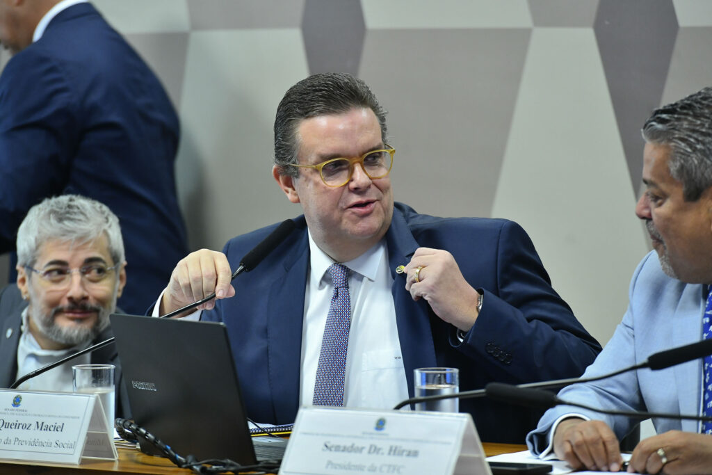 Ministro defendeu constitucionalizar atuação de sindicatos para atuar em aposentadorias