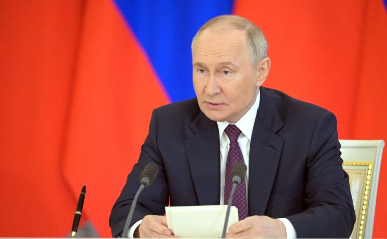 "Negociar com Putin é inútil: ele está em guerra total com o Ocidente"