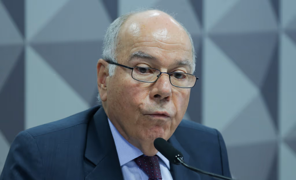 Oposição quer convocar Mauro Vieira por leniência do Brasil com Irã