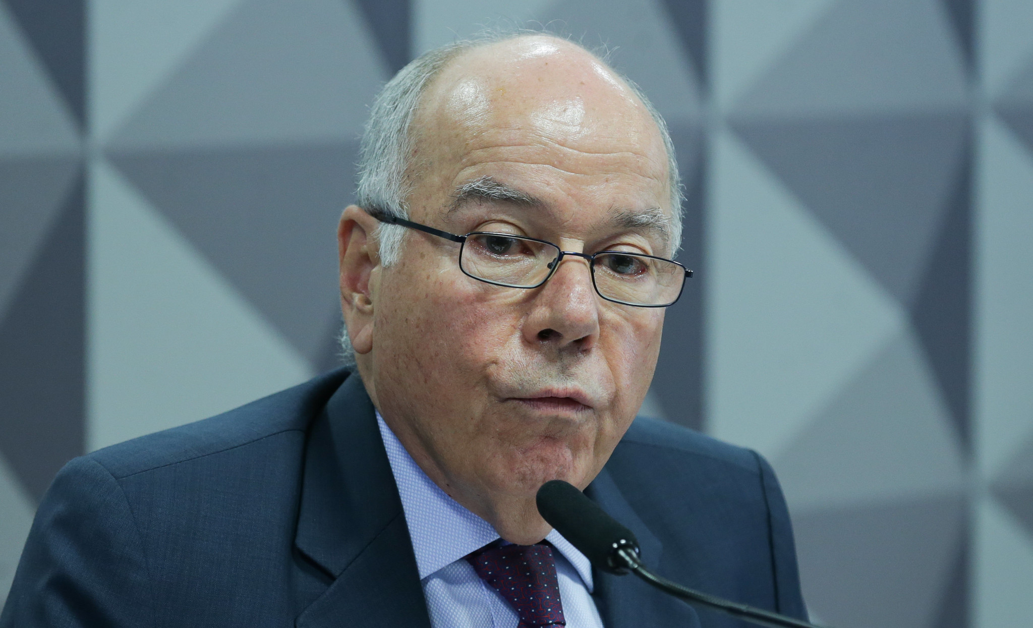 Oposição quer convocar Mauro Vieira por leniência do Brasil com Irã