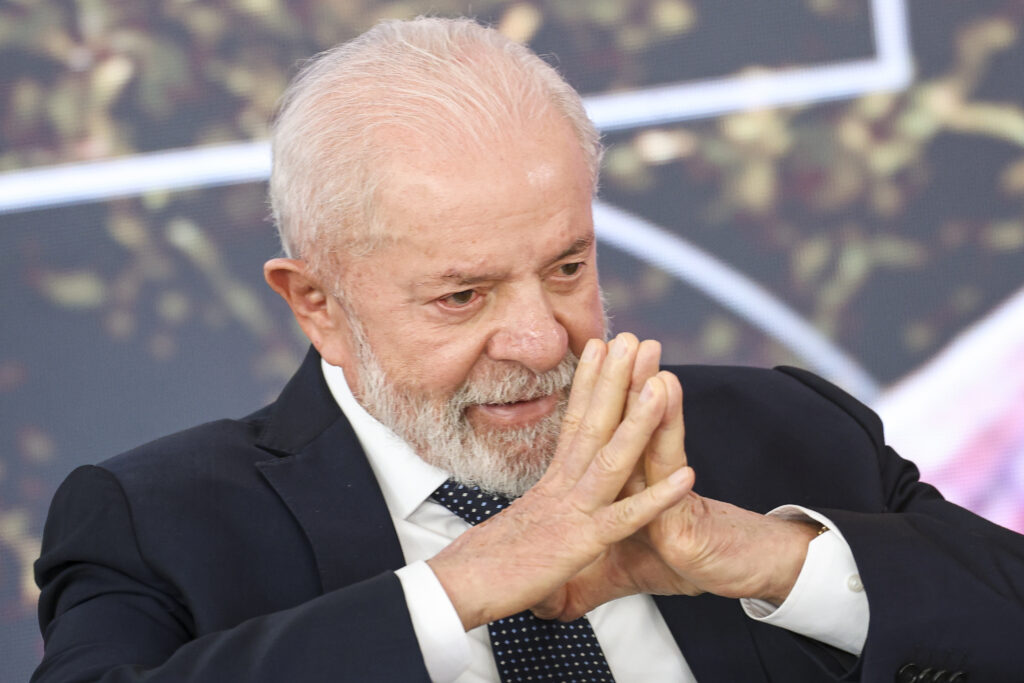 Lula sanciona lei que aumenta para 30% vagas em concursos para cotistas