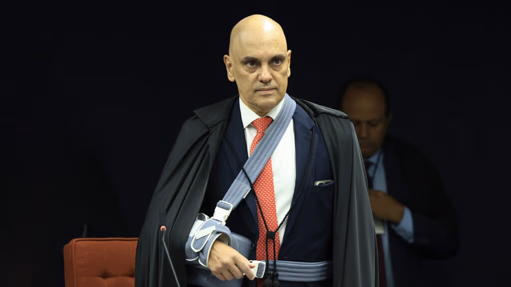 Moraes ‘driblou’ Código Penal para decretar prisão de Zambelli?