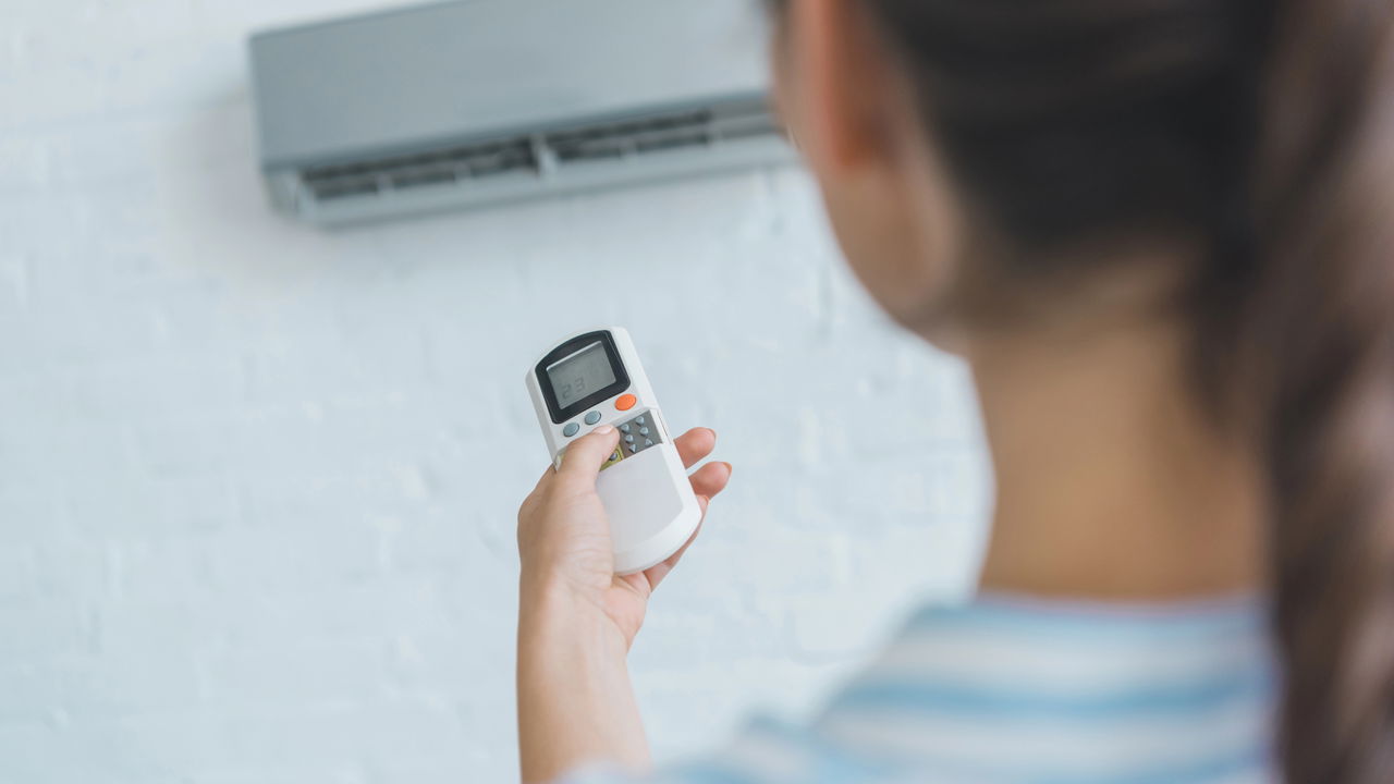 Ar-condicionado moderno ou 2 ventiladores. Qual consome mais energia?