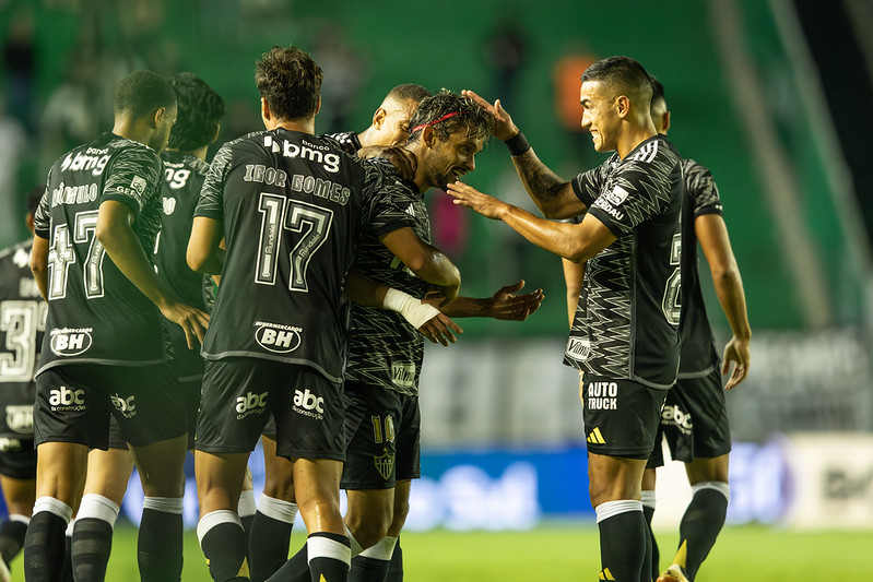 Atlético Mineiro vence a 1° no Brasileirão e deixa o Z4