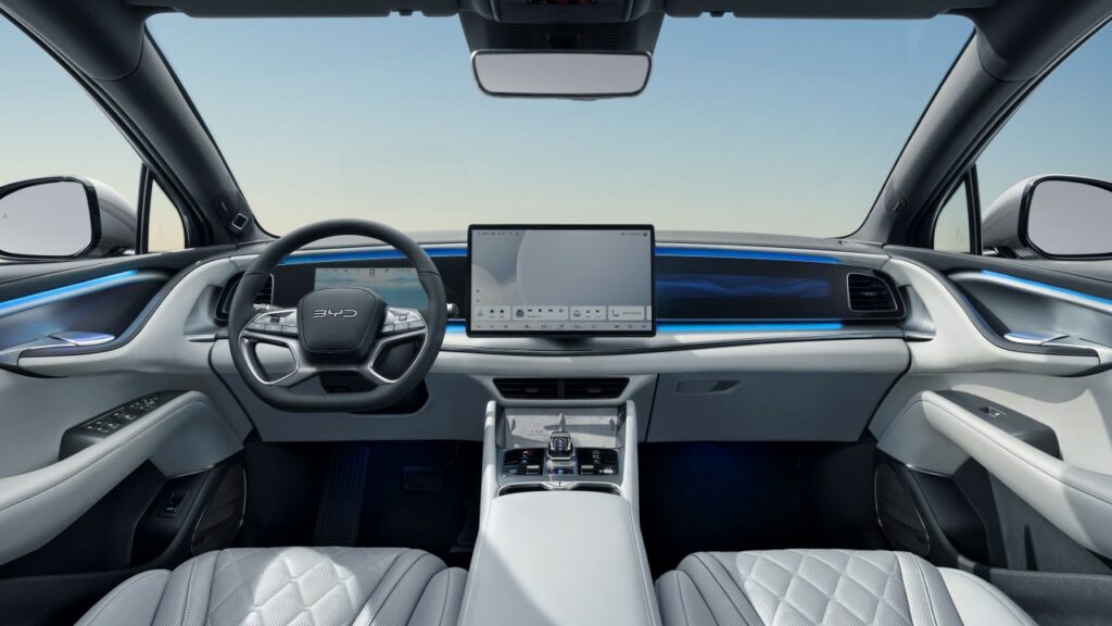 SUV elétrico carrega em 18 minutos e roda 520 km com uma carga