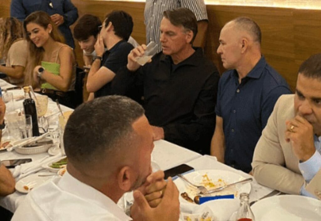 Bolsonaro almoça com novos aliados do PDT-CE